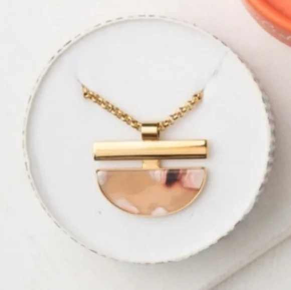 💙 Fair Trade Scarlet Long Marble Resin Pendant Necklace - Picture 4 of 4